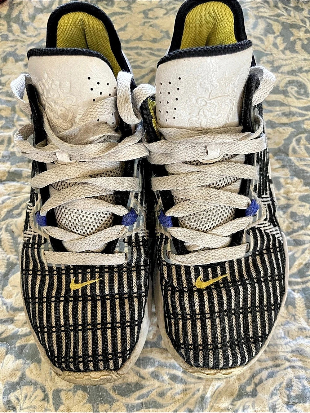 Nike LeBron Witness 7 Basketball Sneakers US 5Y Black & White